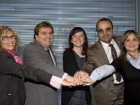 Los responsables de la Pea de Donosti, con miembros del Departamento de Penyes del club. Foto: lex Caparrs (FCB).