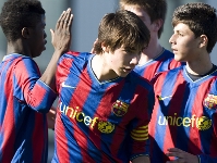 Imatge de la celebració d'un gol del Cadet B, un equip que es va proclamar campió de Lliga a Lleida.