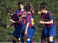 Celebraci d'un dels cinc gols de l'Infantil B contra el Trrega. Fotos: lex Caparrs