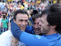 José Ramón Callén celebra amb Barbarà i Luis Enrique l'ascens del filial a la Segona A, al Narcís Sala. Fotos:Miguel Ruiz-FCB