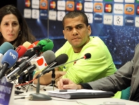 Alves, en un momento de la rueda de premsa previa al partido contra el Inter de Miln. FCB Miguel Ruiz