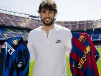 Gianluca Basile, en el Camp Nou con las camisetas de Inter y FC Barcelona. Fotos: lex Caparrs.