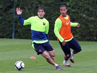 Bojan i Thiago Alcntara, durant l'entrenament d'aquest dilluns. Fotos: Miguel Ruiz-FCB