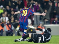 Messi, a nightmare for Palop