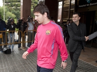 Messi, en el Hospital de Barcelona, este lunes por la mañana. Foto: FCB y Archivo FCB.