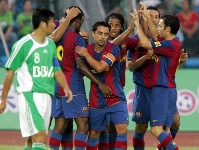 Los jugadores del Bara celebran uno de los goles conseguidos frente el Gouan de Pekn en la pretemporada 2007/08