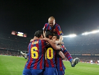L'equip celebra un dels tres gols que Messi va marcar al Valncia al Camp Nou. Foto: Miguel Ruiz - FCB