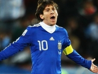 Messi, amb el braalet de capit. Fotos: FIFA.com