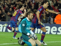Messi celebra uno de sus cuatro goles al Arsenal en la vuelta de los cuartos de Champions. Fotos: Archivo FCB