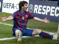 Leo Messi, celebrant un dels seus quatre gols contra l'Arsenal. Fotos: Arxiu FCB