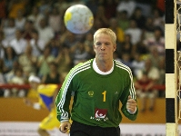 Sjstrand, defendiendo la portera de Suecia en el Mundial 2009. (Fotos: www.ihf.com y lex Caparrs - FCB)