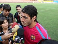 Pinto en la seva compareixena davant els mitjans de comunicaci. Fotos: Miguel Ruiz-FCB/arxiu FCB.