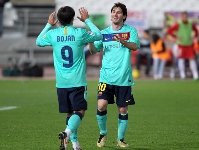 Bojan, celebrando con Messi su doblete en Almera. Fotos: Archivo FCB
