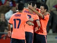 Xavi celebra amb l'equip un dels tres gols del Bara contra el Getafe. Fotos: Miguel Ruiz-FCB.