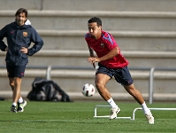 Thiago, sprintando. Fotos: Miguel Ruiz-FCB