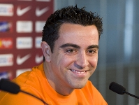 Xavi somriu durant el transcurs de la roda de premsa. Foto: lex Caparrs - FCB