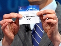 El paper amb el nom del Barça, el moment més esperat.