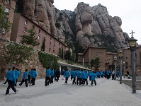 Els futbolistes del planter del Bara dirigint-se cap a la baslica de Montserrat. Fotos: Germn Parga.