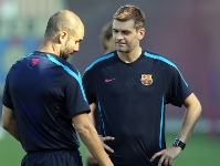 Tito Vilanova con Josep Guardiola en un entrenamiento en la Ciutat Esportiva. Fotos: archivo FCB.