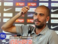 Guardiola, molt expressiu, durant la roda de premsa. Fotos: Miguel Ruiz - FCB.