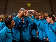 Los jugadores del Cadete B azulgrana del ao 2007 celebraban en Manchester la conquista de la premier Cup. Foto:Manutd.com
