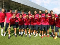 Els divuit jugadors del Barça B que han començat la pretemporada amb el primer equip. Fotos: Miguel Ruiz-FCB.