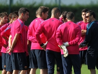 Els jugadors del Barça B rebent indicacions de Luis Enrique en l'entrenament d'aquest divendres. Fotos: Miguel Ruiz-FCB.