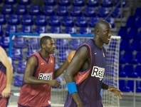 Mickeal y Ndong, entrenando en el Palau. (Foto: Archivo FCB)