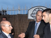 Bladé, Martínez y Radmanovic, charlando en la recepción (Fotos: Miguel Ruiz - FCB)