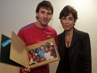 Messi amb Leila Pakkala, responsable de l'Unicef. Foto: Germn Parga / FCB