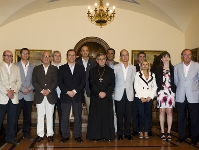 Sandro Rosell i la Junta Directiva amb l'abat de Montserrat, Josep Maria Soler. Foto: lex Caparrs-FCB.