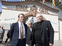 Sandro Rosell i Paul Gozé, president de l'USAP, a les portes de l'estadi Aimé Giral, escenari que ha acollit els actes de la tarda. Foto: Àlex Caparrós.