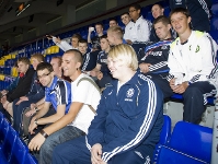 Los jvenes del equipo del Chelsea, durante la visita. Foto: Alex Caparrs / FCB