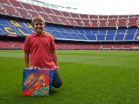 El ganador del Supersorteo Junior, Xavi Pedreo, en el Camp Nou. Foto: Germn Parga.