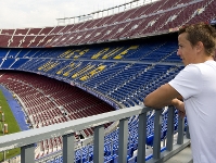 Lin al Camp Nou el dia que es va confirmar el seu fitxatge. Fotos: lex Caparrs.