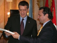 Joan Carles Ravents, con el alcalde de Segovia. (Foto: FCB)