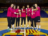Els set jugadors del Barça Borges, amb les medalles. (Fotos: Àlex Caparrós - FCB)