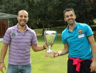 Roca y Borregán, los dos capitanes con la Supercopa. (www.fep.es)