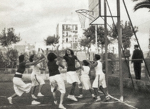 Equipo de bsquet femenino del FC Barcelona, en los aos 30. Foto: Archivo.