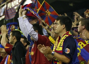 Aficionados del FC Barcelona en Mestalla en la final de Copa disputada en 2009. Foto: Archivo.