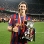 La temporada comenz con la imagen de uno de los nuevos fichajes, Zlatan Ibrahimovic, levantando la Supercopa de Espaa, el primer ttulo. Foto: Archivo FCB