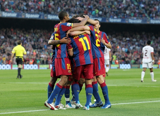 L'equip, celebrant el primer gol contra l'Osasuna. Foto: Miguel Ruiz-FCB