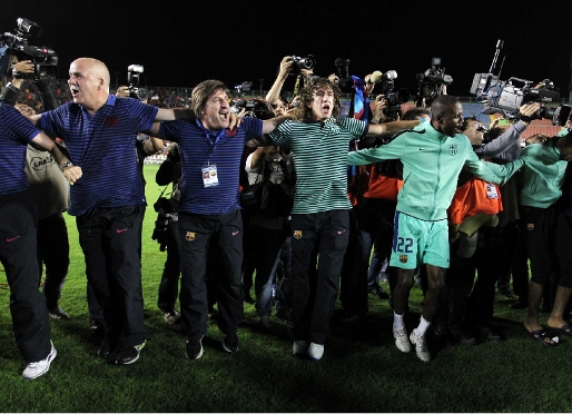 Puyol, en plena celebraci amb els seus companys. Fotos: Miguel Ruiz-FCB