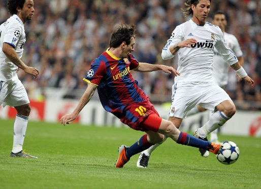 Messi, en el moment de marcar el seu segon gol al Bernabu. Foto: Miguel Ruiz (FCB).