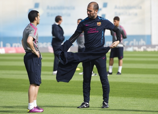Pedro i Guardiola, a l'inici de l'entrenament d'aquest dilluns. Fotos: Àlex Caparrós-FCB