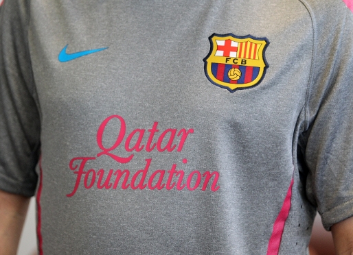El nombre de Qatar Foundation, en la equipacin de entrenamiento a partir de este lunes. Fotos: Miguel Ruiz-FCB