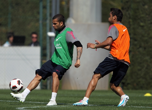 Alves i Jeffren, en acci. Fotos: Miguel Ruiz-FCB