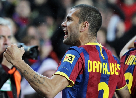 Alves, celebrando la victoria en el Camp Nou en la primera vuelta. Fotos: Archivo FCB