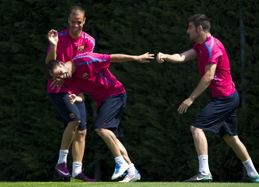 Miño, Edu Oriol i Benja fan broma durant l'entrenament del Barça B d'aquest divendres: Fotos:Àlex Caparrós i Arxiu FCB