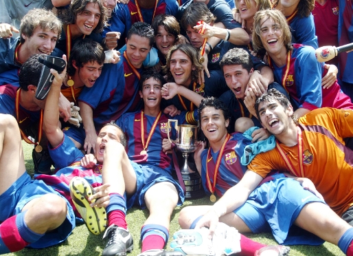Pedro Rodríguez, con los compañeros con los que ganó la Copa del Rey juvenil en 2005. Fotos: Archivo FCB